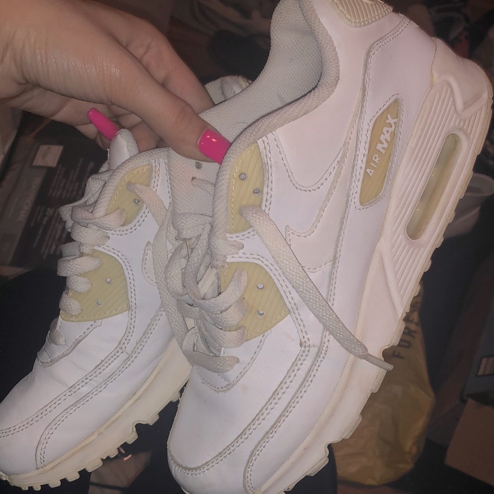 White airmax glow in the dark